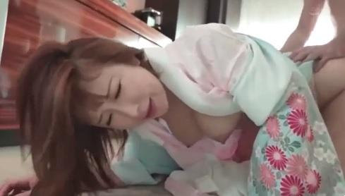 ＜うんぱい＞着物姿で本気のセックス！感度抜群になったHカップ巨乳インフルエンサー！