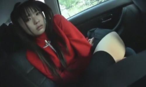 変態趣味のオタクオヤジがロリ系美少女をローター使い車内でセクハラし放題！
