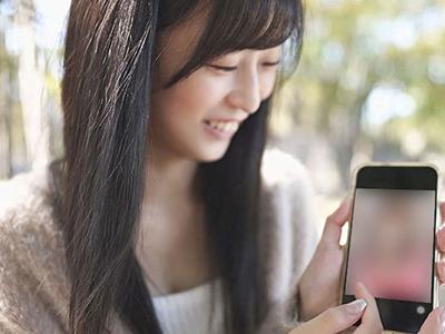 母親の反対を押し切ってグラビアアイドルになった現役JDが今度はAVに出演することに！ついに世にアナルやマンコが丸出しに！