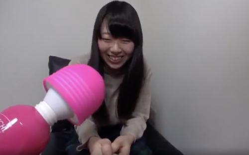 オタク系の黒髪清楚美女は電マでオマンコをほぐしてから全身オイルマッサージ！濡れ濡れになったから正常位挿入！