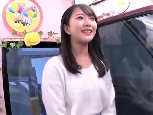 【素人ナンパ】「えっ！どういうこと！？」10代の可愛い女子大生が小さな口で巨根を頬張りオマンコにも挿入へ！【MM便】