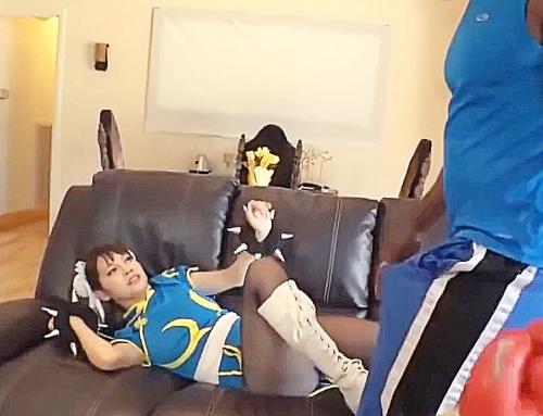 『不覚‥』戦いに敗れた春麗が黒人マッチョなバ〇ソンからレイプ！無理やり乳首責めから極太フェラねじ込み口内発射 みずなれい
