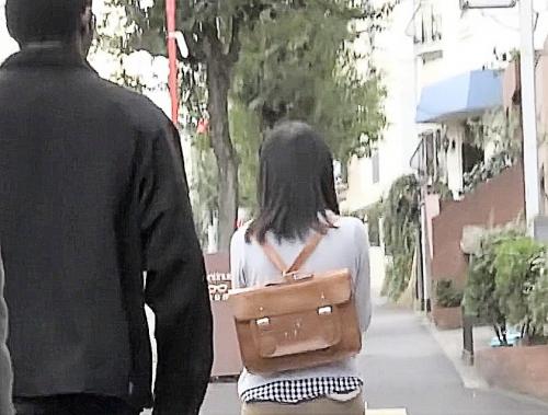 黒人集団レイプ 低身長の黒髪美少女が塾の帰りの買い食い目撃外国人レイパーの標的で自宅に乱入羽交い絞め中出し 栄倉彩