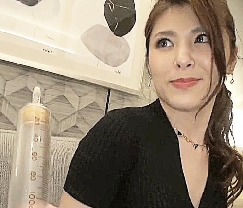 『かん‥ちょう？』キャバ嬢ギャル風美人お姉さんに極太注入器見せつけてフェラしながら四つん這いでねじ込み注入 愛乃零