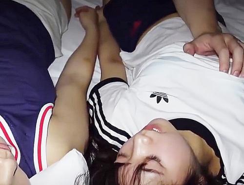 夜這いレイプ＠合宿終わりで爆睡ダブルロリっ子の寝室侵入柔らかおっぱ鷲掴みから無理やりチンポフェラさせ濡れマン挿入激ピス
