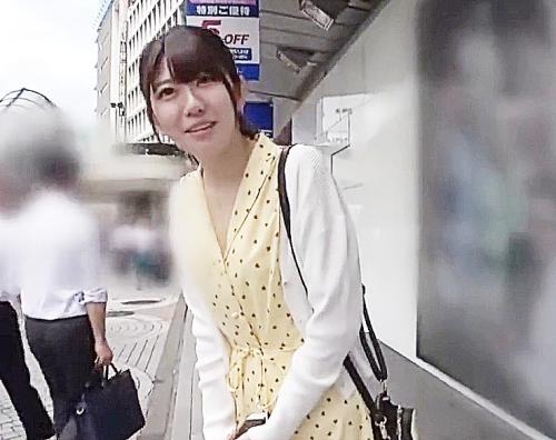 『あ‥どうも♥』初対面の素人お姉さんはちっぱいながらもワンピースの似合う美人で剛毛ワレメをくぱぁ求めにねじ込み激ピス