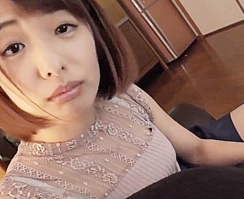 『シようよ～♥』ほんわか系美女が欲情しちゃって股間に手を伸ばし手コキ乳首責めからちっぱいパイズリに思わず昇天 川上奈々美