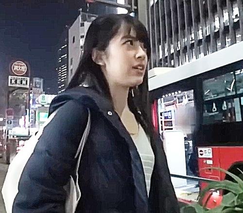 素人ナンパ＠夜道で一人の激カワ黒髪美少女が奇跡のゲットでホテル直行早速控えめおっぱい丸出しハメられ騎乗位ピストンに絶頂