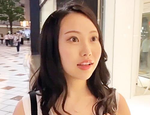 街中でたたずむ素人美女お姉さんを食事に誘ってホテル直行！バイブクンニからフェラねじ込みエロコスプレでずらし挿入騎乗位