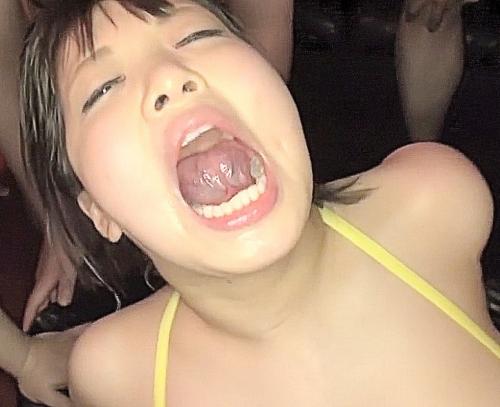 ごっくんロリ♥アウロリ童顔娘を目隠し両手拘束で集団調教おっぱい丸出し騎乗位馬乗り突き連続口内射精を飲み尽くす 牧瀬愛
