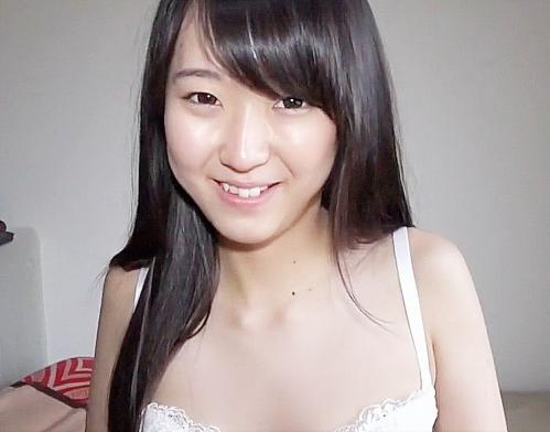中出し‥フリフリワンピースの貧乳黒髪美少女をナンパ連れ込みハメ撮り♥パイパンワレメは敏感でフェラ素股から無理やりねじ込み