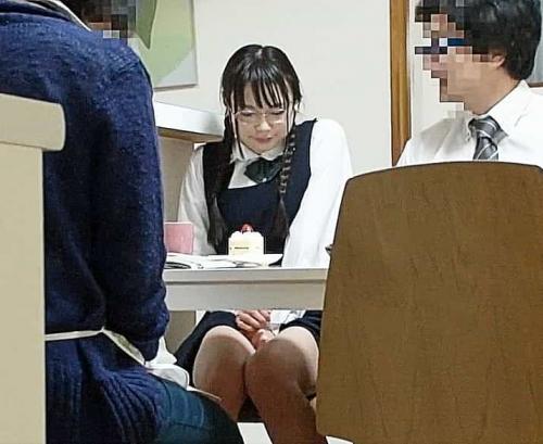 『ん？おしっこか？』母の連れ子の瓶底メガネ地味っ子制服美少女が母の前で手マンガマン障子一枚向こうで顔射 なつめ愛莉