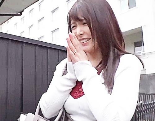 『えっ‥奥さん？』まだJDに見られそうなムチムチ巨乳人妻を早速ホテル連れ込みクンニフェラから騎乗位ねじ込み寝取られNTR