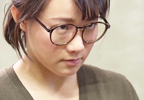 ヘンリー塚本『エロい乳じゃのう‥』メガネ地味顔なのに爆乳お姉さんに欲情オヤジが無理やりねじ込み四六時中ハメ通し 澁谷果歩