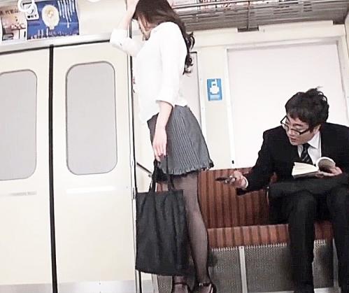 『も‥もうちょい‥』美人OLを盗撮男が見つかり強迫逆レイプ！電車内で仰向け寝かされM男状態で痴女アナル責め 一ノ瀬アメリ