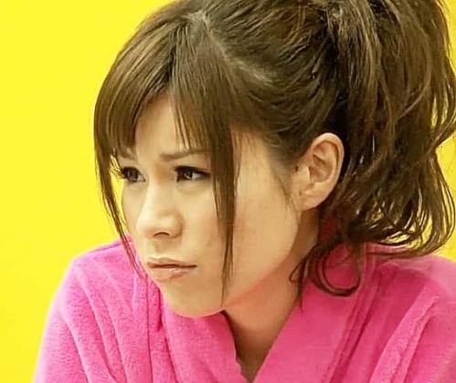 『エッチいやだ‥』直前になって駄々こねるお姉さんを何とかなだめて3P責めに感じちゃって乳首責めフェラからお仕置き中出しｗ