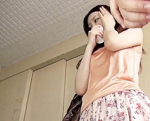 （早く飲みなｗｗｗ）バイト先の鬼畜店長が美人お姉さんに媚薬飲料飲ませて追跡発情敏感化巨乳乳首責めからねじ込みレイプ！！
