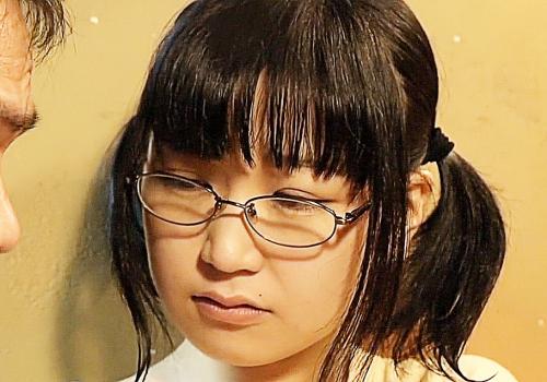 『ヒマになっちゃったね‥』冴えないトレーナー上下のメガネ地味っ子と二人きり欲情手マンフェラからねじ込み激ピス口内射精