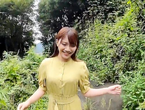可愛いロングドレスのお嬢様が野外の解放感で脱ぎ始め下半身丸出しで道端でM字開脚くぱぁ見せつけ手マンフェラからねじ込まれ