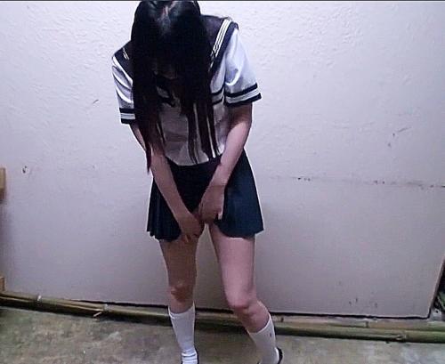 真夜中屋上で野外全裸露出させられる制服美少女が個室トイレで遠隔バイブ挿入我慢できずに手マン本気オナニー潮吹き なつめ愛莉