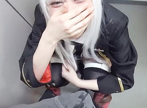 ハメ撮り『先走りｗｗｗ』コミケ帰りのガチコスプレお姉さんをナンパトイレに連れ込み濡れパンツからチンポフェラ思わず昇天