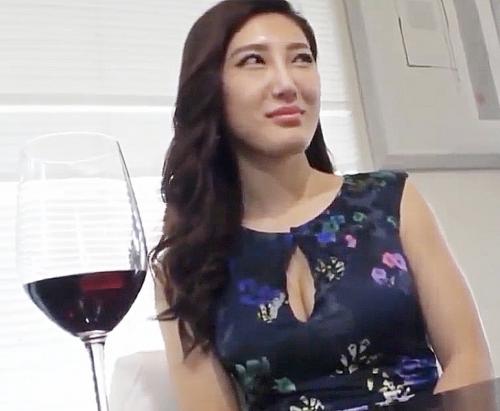 ワインの似合うクールなセレブ妻の乱れたところが見たくてドレスまくり上げクンニからフェラねじ込み激ピストンNTR