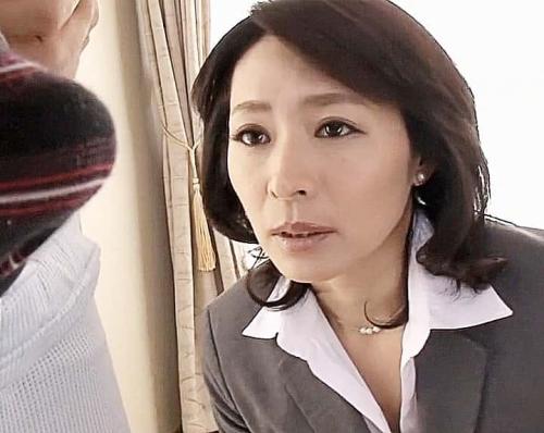 『苦しそう‥』勃起おさまらず不登校の生徒を訪問熟女先生が勃起チンポを見つめて咥えて着衣のままフェラして口内射精