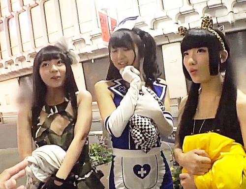 素人ナンパ♥ハロウィン帰りのコスプレ美少女3人組ゲット！ほろ酔い状態でトイレ連れ込みそのままハメ撮り口内射精ピースｗ