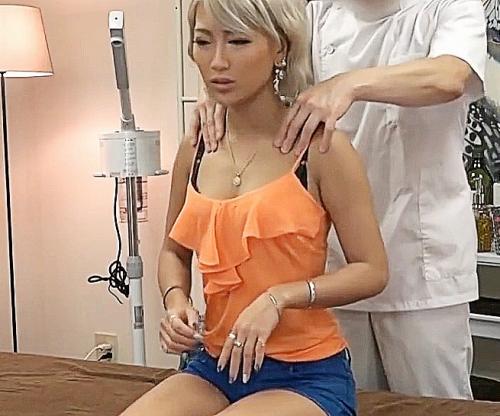 『いや、ちょっと‥』金髪ギャルお姉さんが性感帯探られ抵抗するも拒否できず全身テカテカ電マ馬乗り騎乗位腰振りｗ AIKA