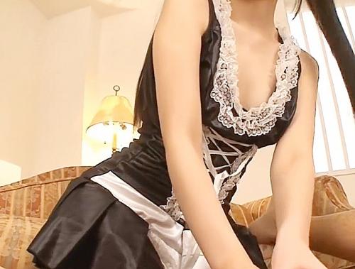 人形みたいに可愛いけど中身はドSな痴女メイド！ご主人様に馬乗り手コキ射精ガマンのご褒美乳首舐め足コキ 跡美しゅり