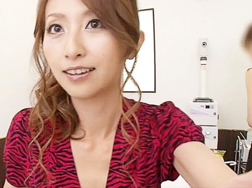 限界露出♥『ちゃんと撮れてる？』エステに侵入美人お姉さんがエステティシャンに気付かれないよう自撮りでオナニー 青木玲
