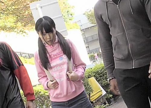 ミニスカロリのツインテール美少女が気付けば黒人に囲まれ自宅に押し入り拘束身動きできずにデカチンねじ込み連続生ハメ中出し