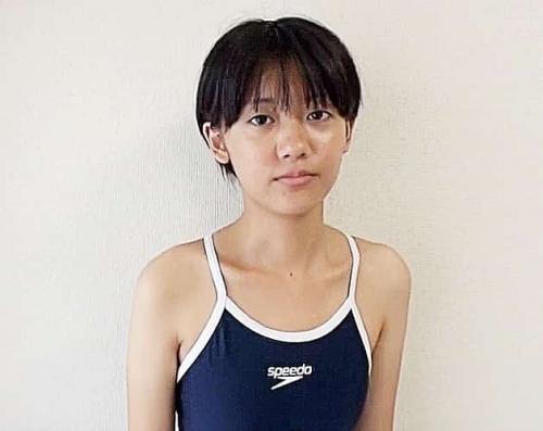 少年のようなボーイッシュショートカット人妻に競泳水着でハメ撮り不倫！着衣のままワレメ切り抜きクンニねじ込み顔射NTR