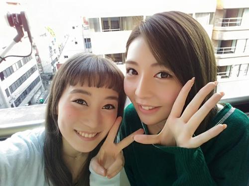 美人な右の美女が左のAV監督に騙されAV出演することにｗｗｗ