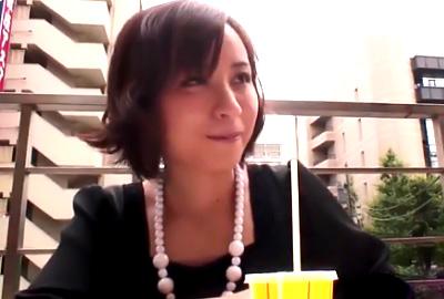 色気がとにかく半端じゃないアラサー人妻と不倫セックス