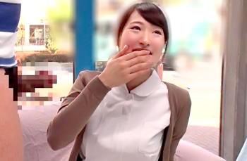 優しい現役看護師をナンパしてマジックミラー号で中出し！！