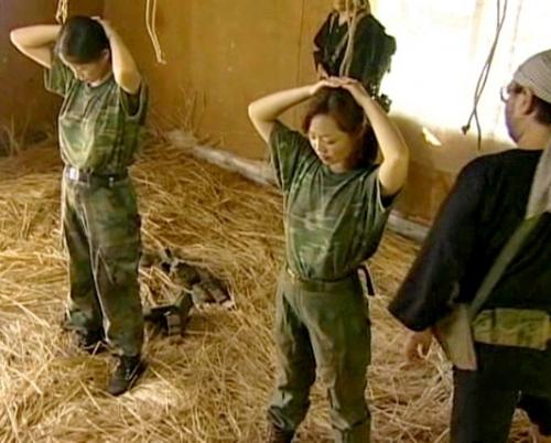 【ヘンリー塚本】軍隊女体拷問！捕えられた女兵士が、手を吊るされ犯される！
