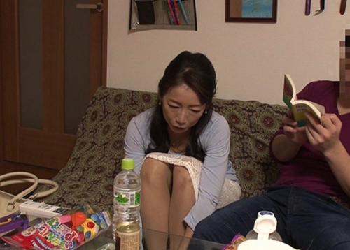 【熟女ナンパ】五十路奥様を部屋に連れ込み盗撮！口説かれ旦那以外のチンポをおマンコに挿入し不倫セックスでメス堕ちしちゃう