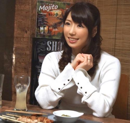 【人妻ナンパ】居酒屋呑みしている巨乳主婦をヤリ部屋に連れ込み盗撮❤️若い男にされるがまま生チ○ポ挿入され不倫セックスで中出しされちゃう