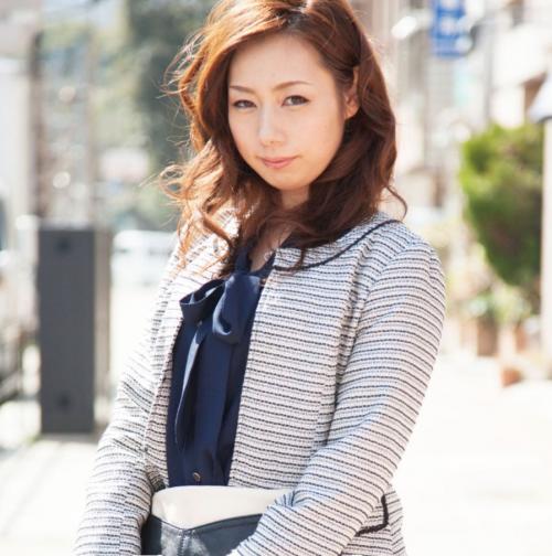 【素人ナンパ】「あん、ほしい❤️」妖艶な美人奥様を車内で手マンで絶頂潮吹き❤️オーガズムさせ不倫セックスで中出ししちゃう
