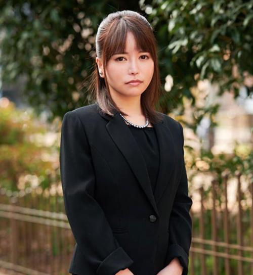 人妻ナンパ☆喪服姿の美人未亡人をMM号に連れ込み愛撫したら発情❤️生チンポ挿入され子宮の奥にたっぷり中出しされちゃう