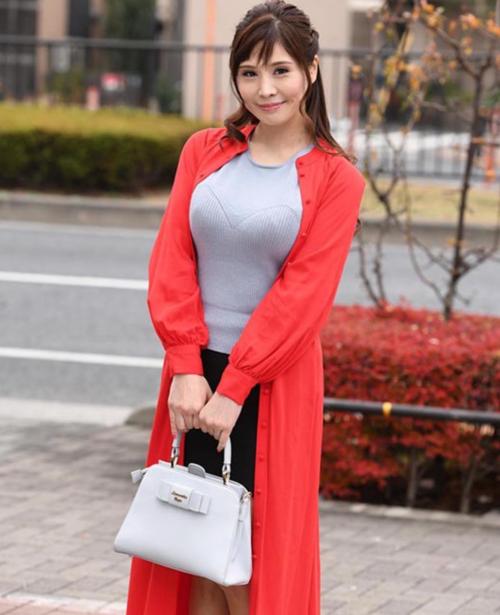 【熟女ナンパ】スタイル抜群の爆乳奥様をMM号に連れ込み生チンポ挿入しながら電マ責め❤️不倫セックスで中出しされちゃう