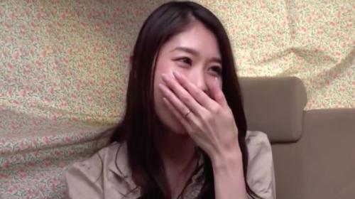 【人妻ナンパ】スレンダー美人奥様を車に連れ込み電マ責め❤️手マンで大量潮吹きされそのままチ○ポ挿入され中出しされちゃう