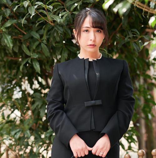 人妻ナンパ☆喪服姿の美人未亡人をMM号に連れ込み久しぶりの生チンポ挿入されメス堕ち❤️不倫セックスで子宮に中出しされちゃう
