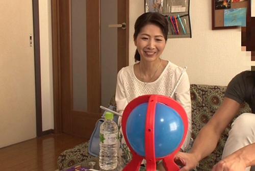 熟女ナンパ☆スレンダー美人奥様をヤリ部屋に連れ込み盗撮！若い男の生チンポ挿入され不倫セックスで中出しされちゃう