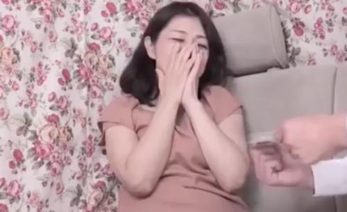 【熟女ナンパ】ムチムチボディの美人奥様を車内に連れ込み電マ責め！メス堕ちされホテルで生チンポ挿入され中出し不倫セックスしちゃう