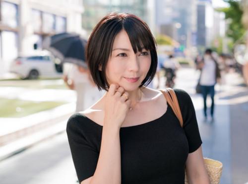 人妻ナンパ☆ショートカットの美人奥様を車に連れ込み愛撫責め❤️発情してホテルに移動し不倫セックスで子宮奥に中出しされちゃう