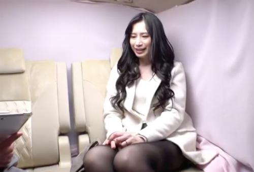 【人妻ナンパ】黒髪ロングの美人奥様を車内に連れ込み手マンでメス堕ちさせ、旦那に内緒で不倫セックスで中出ししちゃう