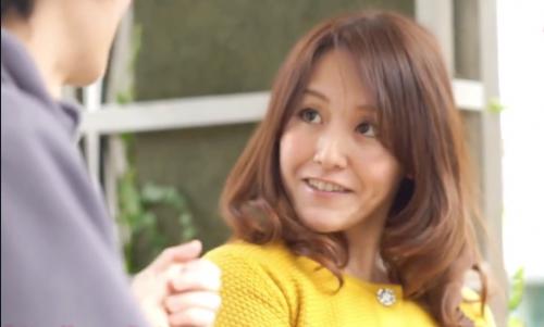 熟女ナンパ☆40代には見えない美魔女奥様を車に連れ込み口説いたら痴女化❤️不倫セックスで最後はおっぱいにぶっかける！