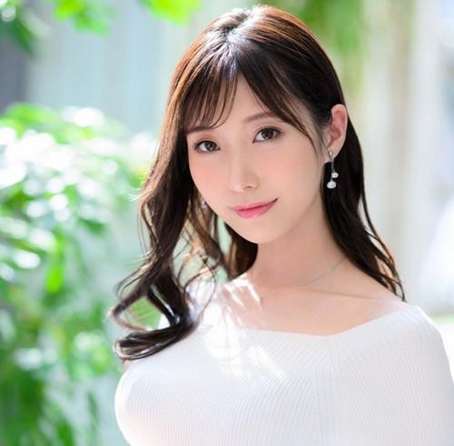 【鷲見すみれ 】色白清楚な美人妻が、美顔にべったり精子を張り付けて、初撮りで、串刺し喰らう３Pアクメ…